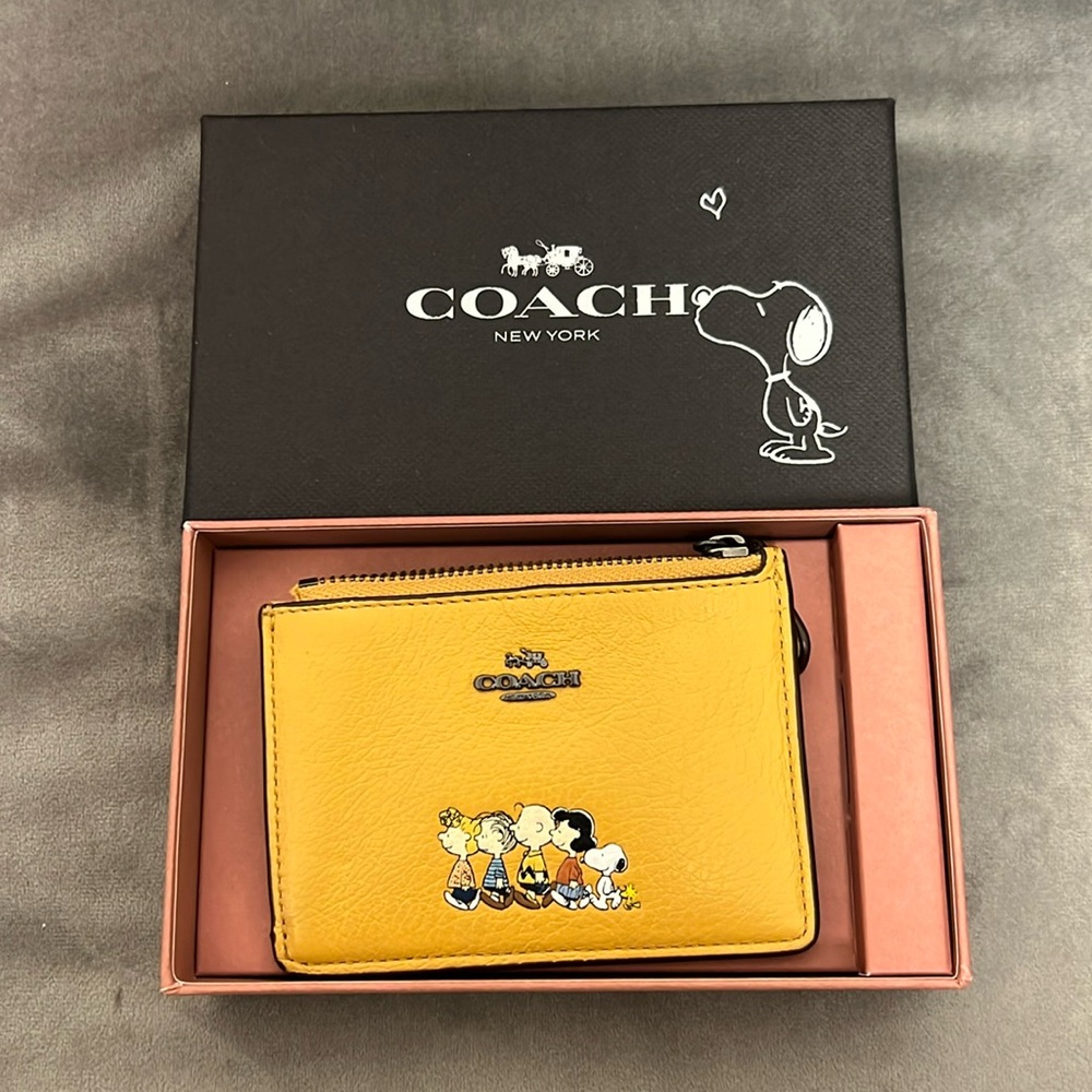 Coach Snoopy card holder/keychain